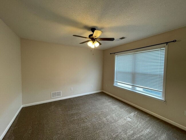 Building Photo - 5 BEDROOMS, great home located in Olive Br...