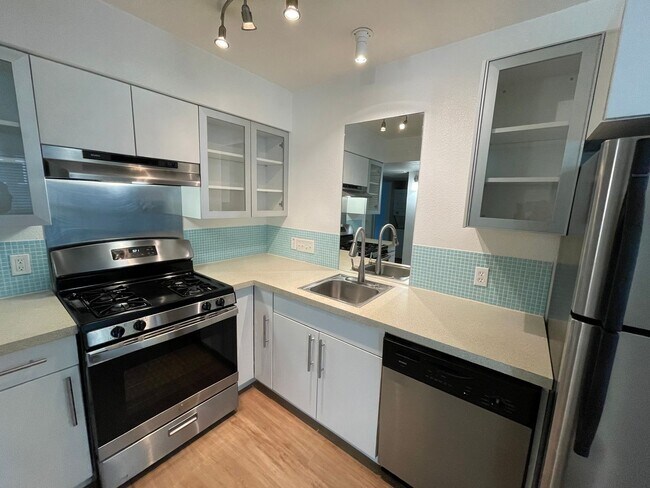 Interior Photo - River Oaks