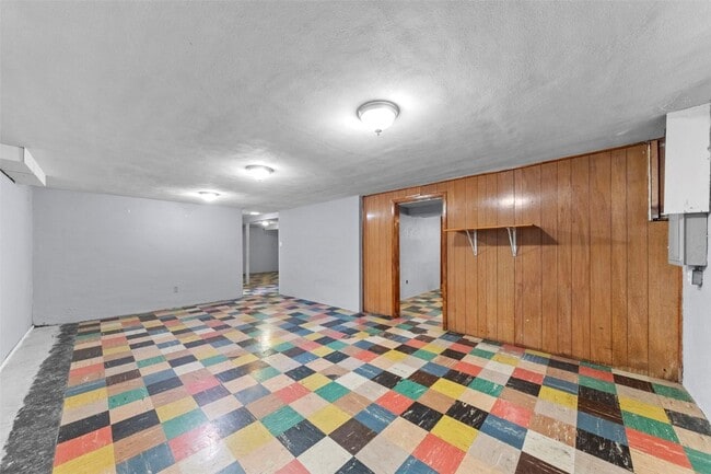 Building Photo - 3735 Koeln Ave