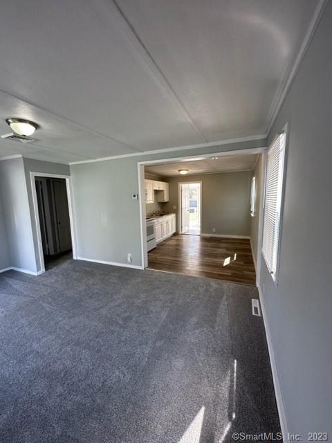 Building Photo - 8 Midway Oval