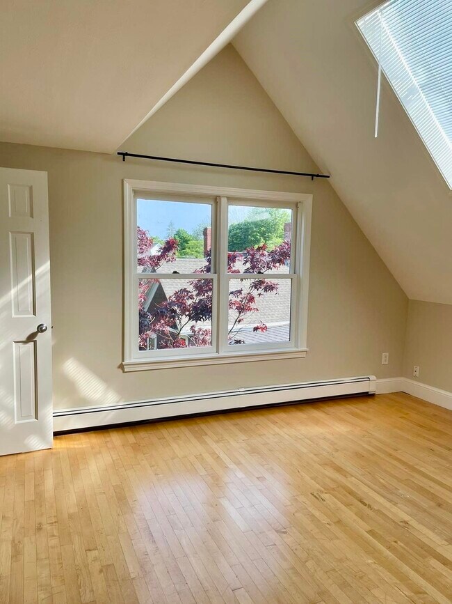 Building Photo - 314 Islington St