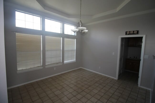 Building Photo - 2300 Northglen Dr