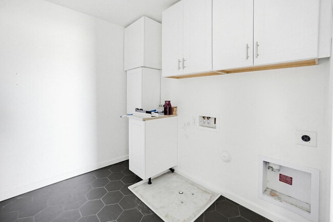 Building Photo - 6815 W Encinas Ln