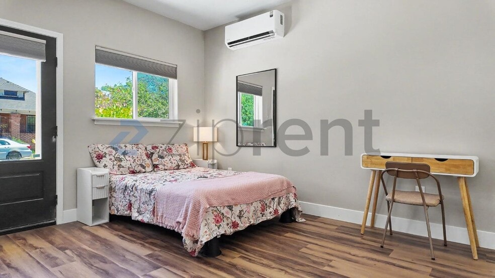 Building Photo - Unit ADU
