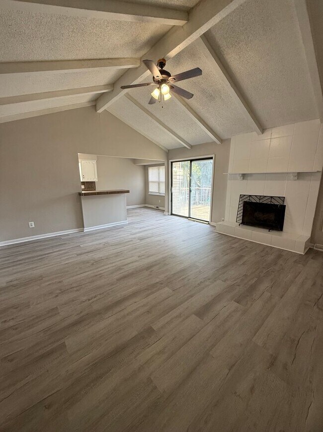 Building Photo - Spacious 3 Bedroom Home with Finished Base...