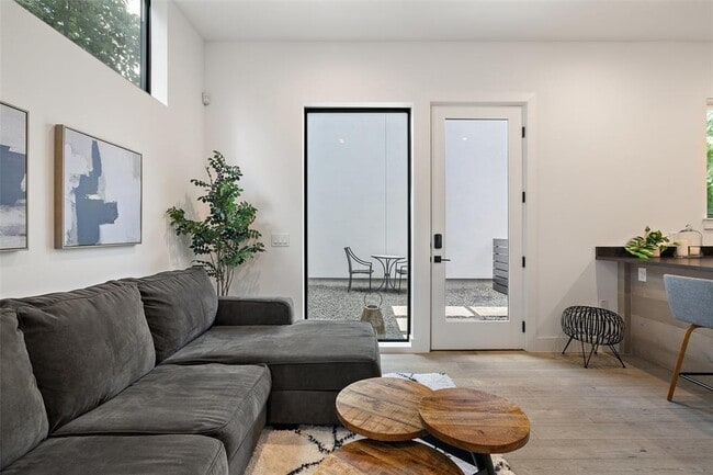 Building Photo - 1903 Frazier Ave