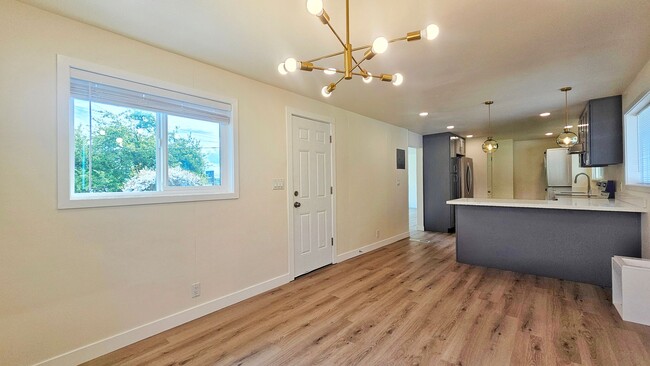 Building Photo - 3 Bed 1.25 Bath Single Family Home in Renton