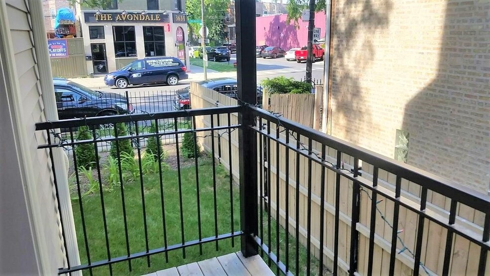 Building Photo - 3637 W Belmont Unit #2
