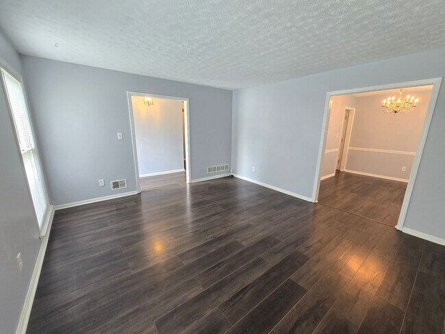 Building Photo - Brick Ranch in the heart of Jeffersontown! Featuring hardwood styled floors, 3 Bedrooms, 1.5 Bath...