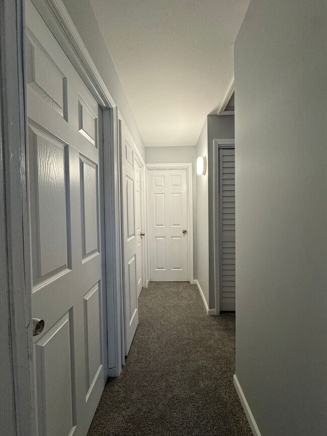 Building Photo - Cozy 3-Bedroom Home with Modern Updates – Comfortable Living Awaits