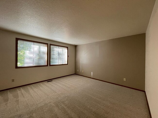Building Photo - 2Bd/2Ba Unit Located in a Lovely Private Neighborhood in Happy Valley ~ Detached Garage, Washer &...