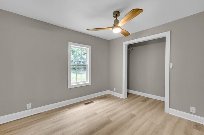 Building Photo - 255 Dixie Dr