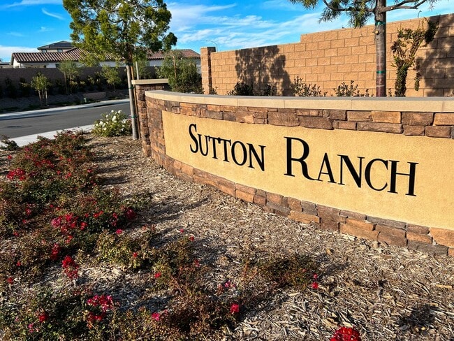 Building Photo - 5 Bedroom home with FULL MOTHER IN LAW SUITE and MASSIVE backyard