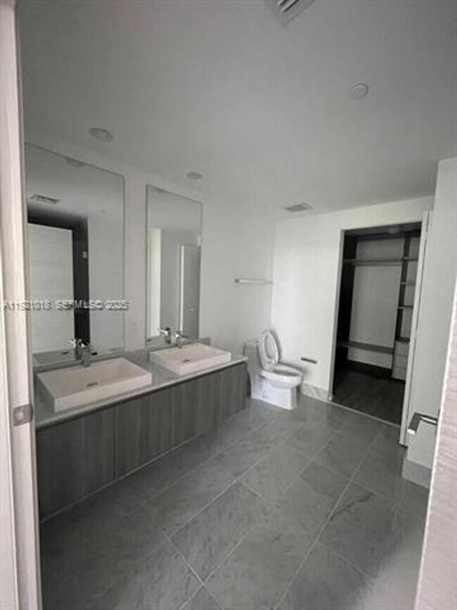 Building Photo - 805 S Miami Ave