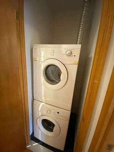 Building Photo - 120 Madison St