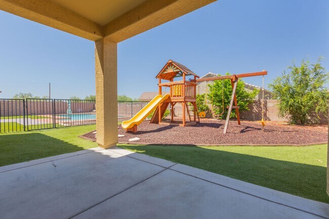 Building Photo - SHOWING SATURDAY 04/25 @ NOON. MUST TEXT AGENT!