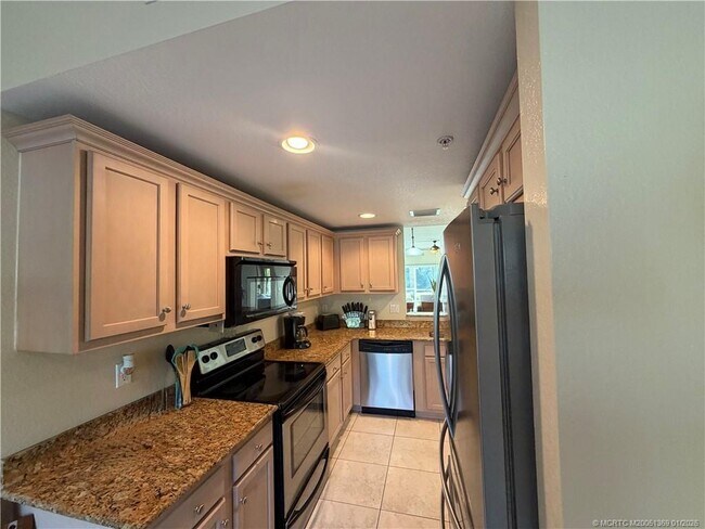 Building Photo - 4210 Gator Trace Ave