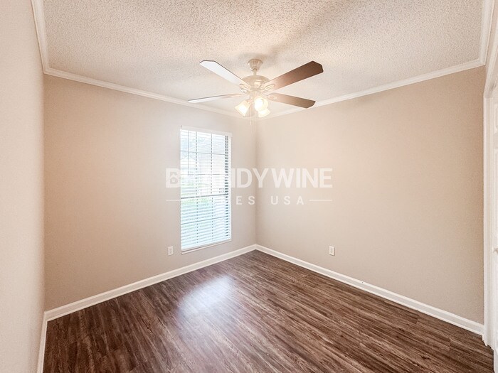 Building Photo - 3847 English Colony Dr N