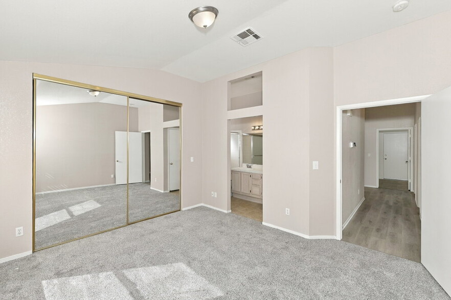 Building Photo - 265 Prairie Rose St