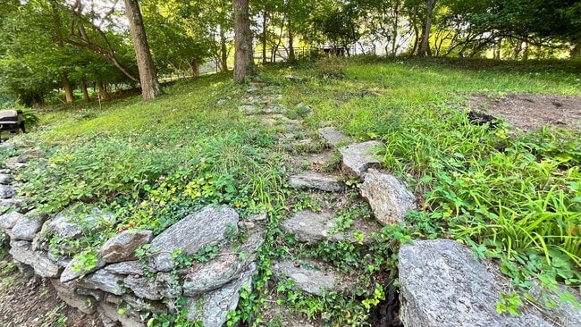 Building Photo - 8 Holly Ln