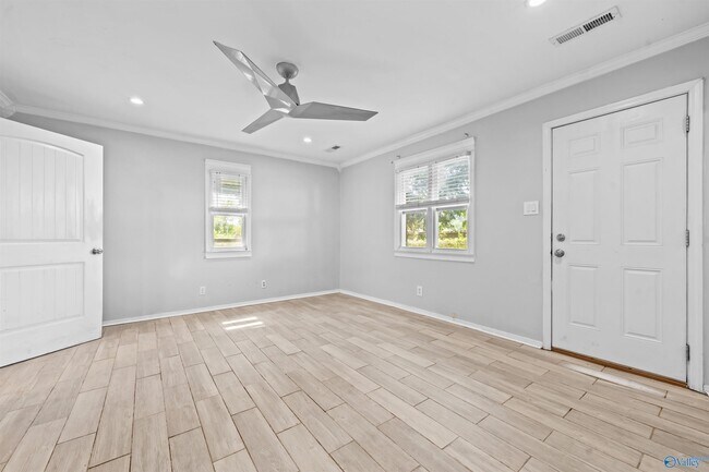 Building Photo - 805 W Arbor Dr NW