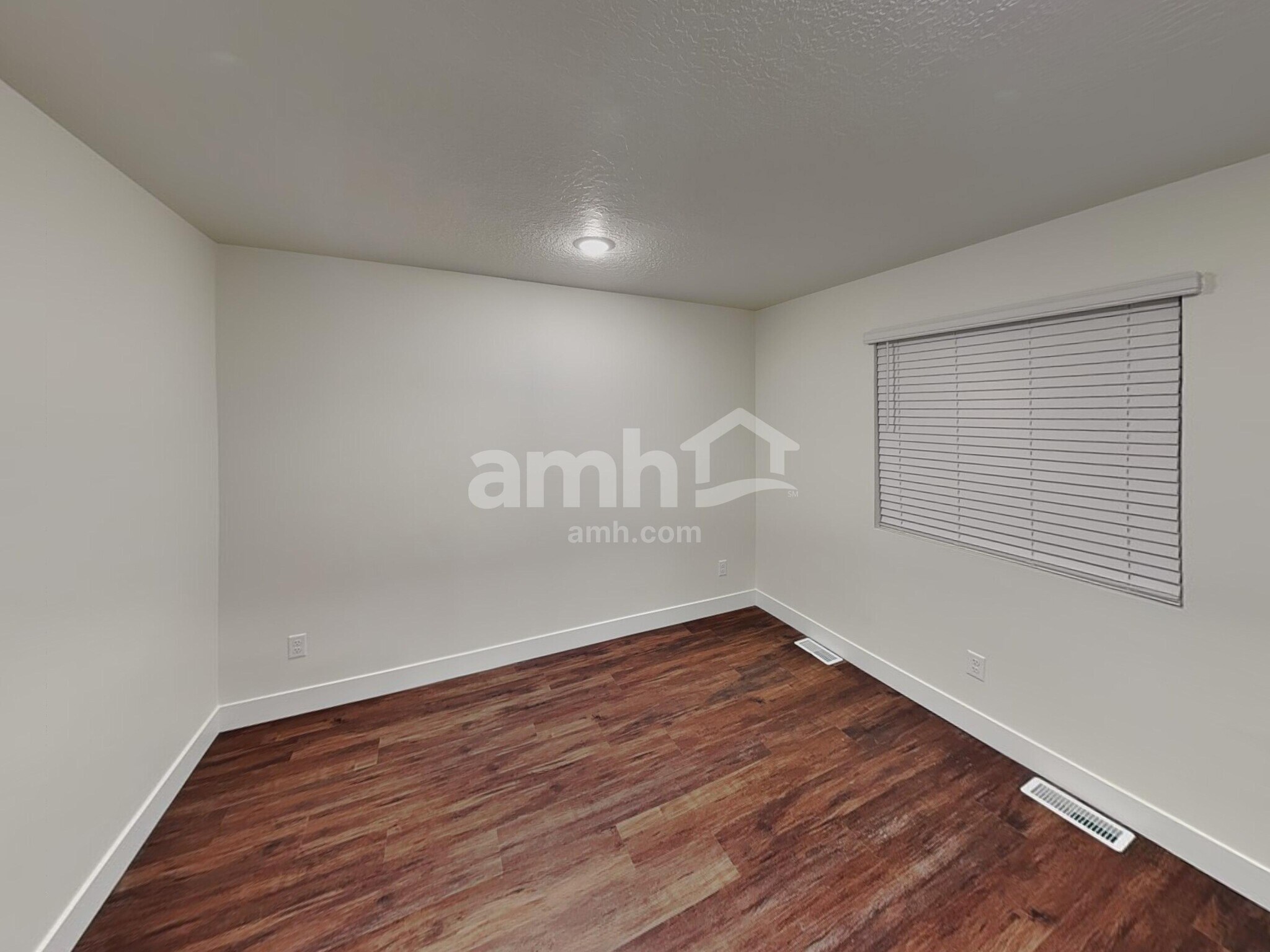 Building Photo - 1193 Redbud Dr
