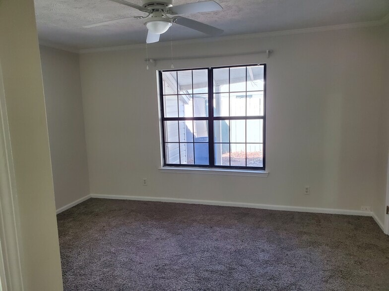 Building Photo - 15 Peach Row