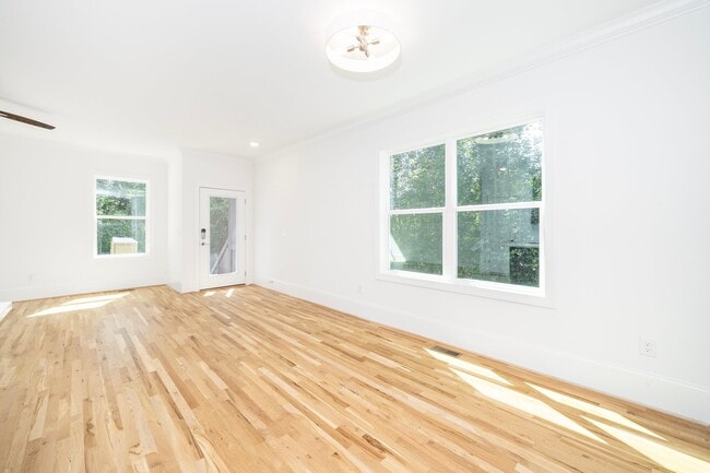 Building Photo - 3805 Burt Dr