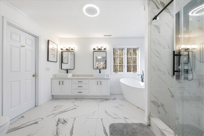 Building Photo - 48 Blue Hills Dr