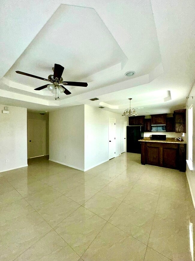 Building Photo - 207 S Ridge Ln