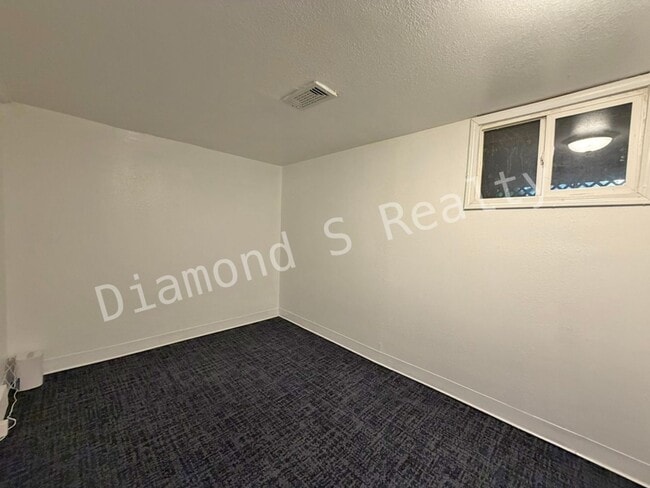 Building Photo - MOVE IN SPECIAL!  Cute 3 bedroom home close to Evangel University and Spfd/Green County Park Board