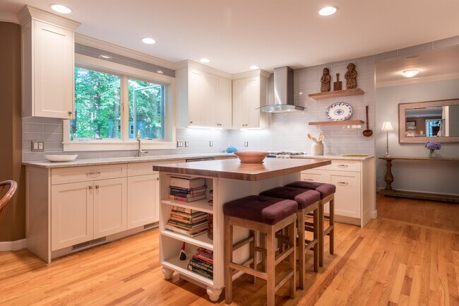 Building Photo - 12 Morningstar Dr