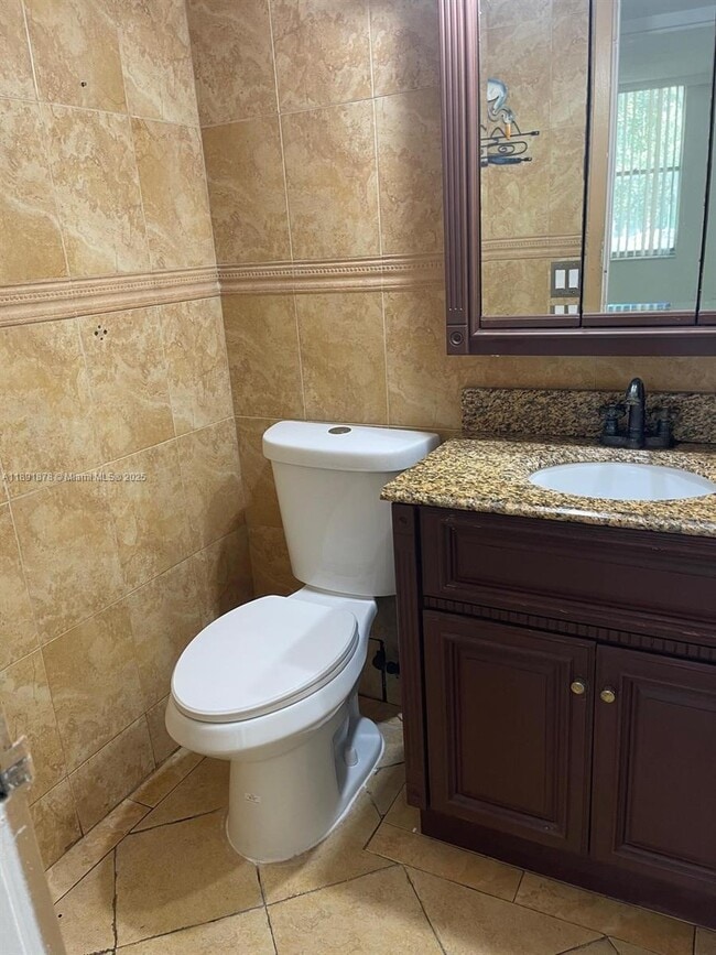 Building Photo - 1800 Sans Souci Blvd