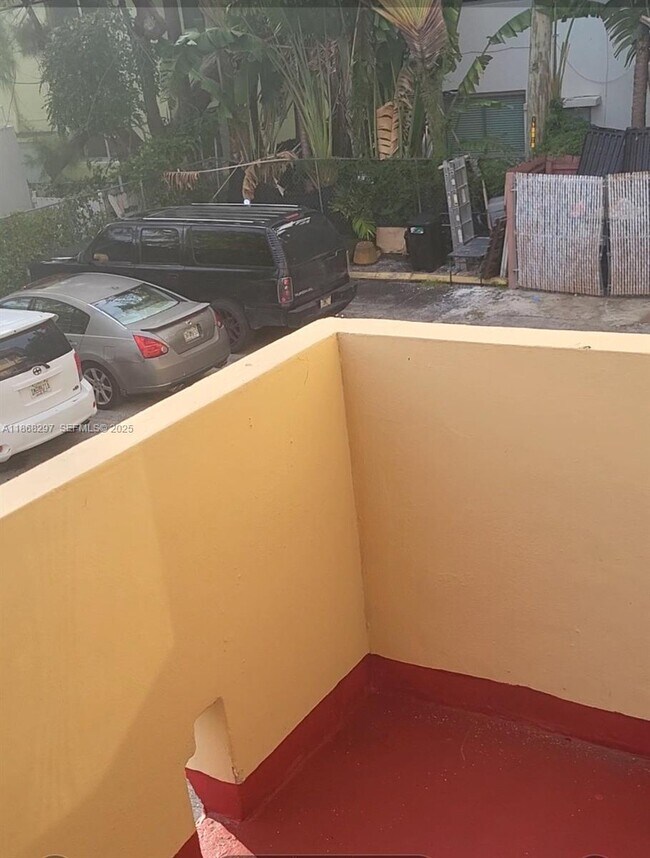 Building Photo - 1175 Normandy Dr