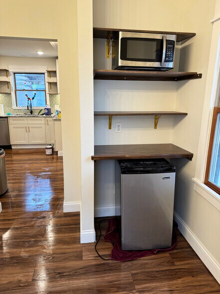 Building Photo - 3111 Arthur St NE