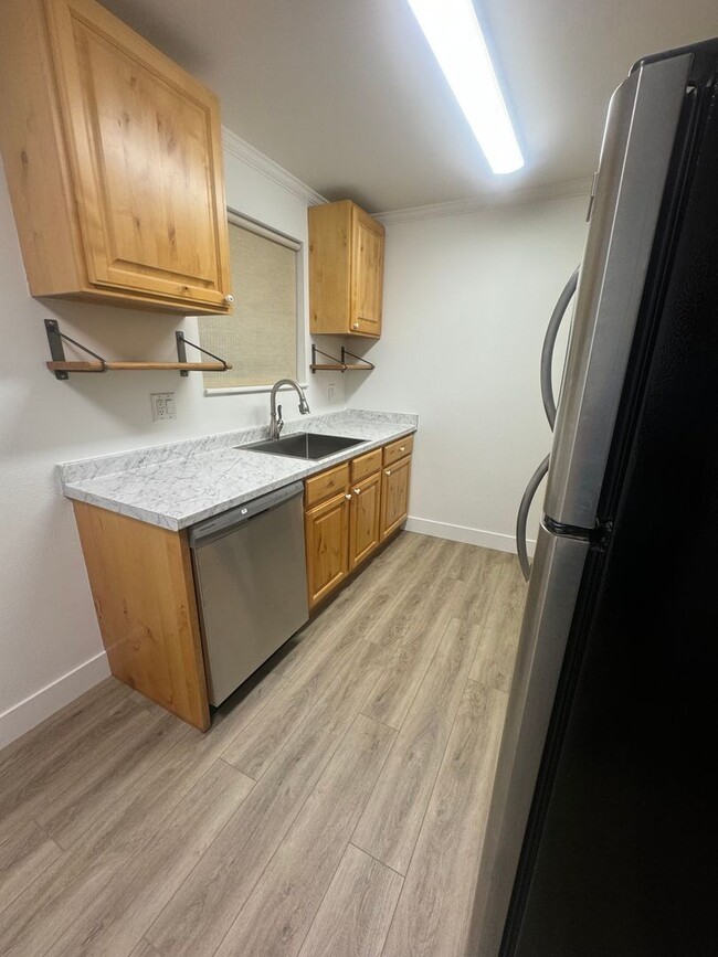 Building Photo - Beautiful SLC condo for rent!