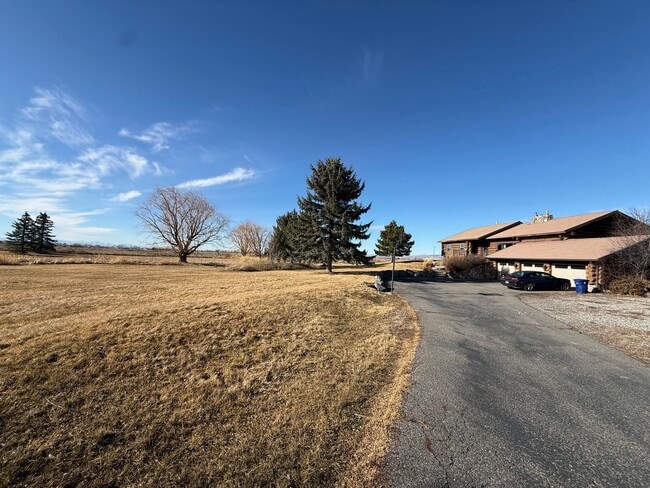 Building Photo - 545 Coulee Dr