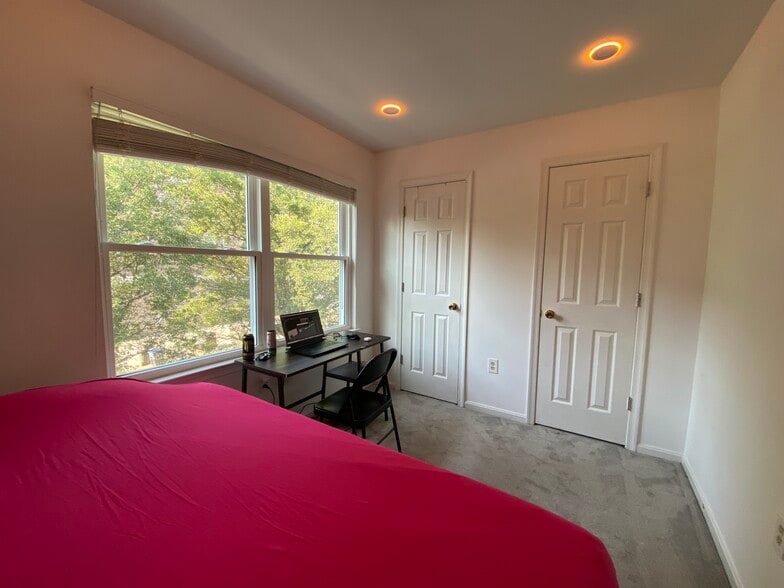 Unit # 2 - 1327 Belmont St NW