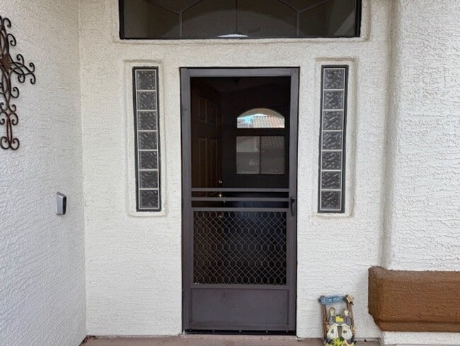 Building Photo - 3BR with SOLAR-NO Electric Bills! RV Gate & Parking, Bullhead Parkway