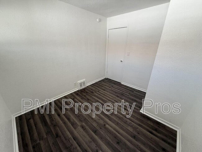 Building Photo - 5642 N 61st St