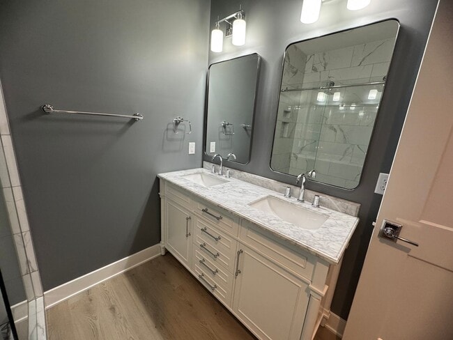 Building Photo - 1/2 OFF SECURITY DEPOSIT!!  2 Bedroom 2 bath Townhome in East Moline