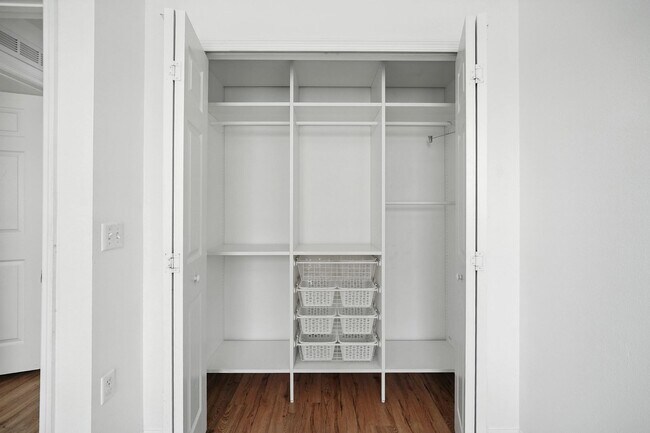 Building Photo - 32218 Gem: Open-Concept Townhome Minutes from the Airport