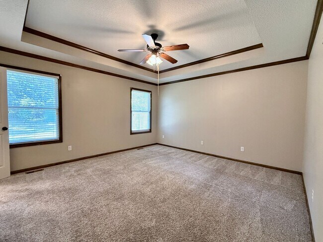Building Photo - 1303 Cottonwood Ave