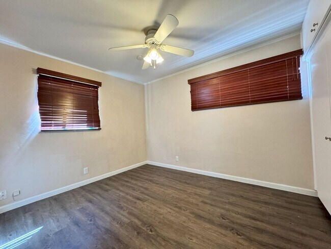 Building Photo - South Scottsdale huge corner lot 3 bedroom...