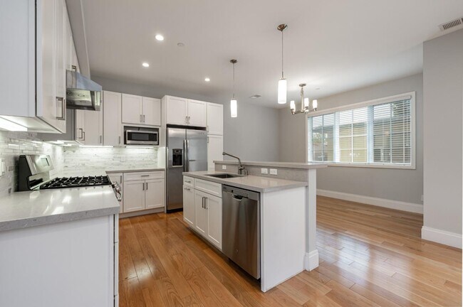 Building Photo - 436 Laurel St