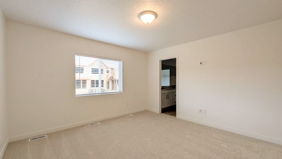 Building Photo - 1772 W Blue Flax Dr