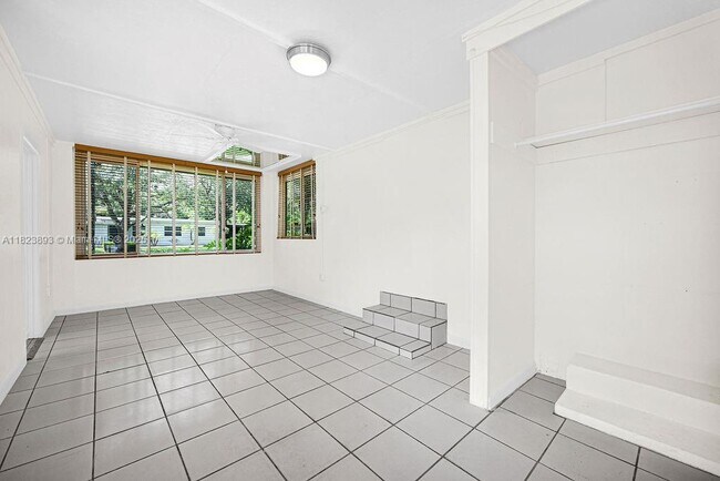 Building Photo - 5960 SW 47th St