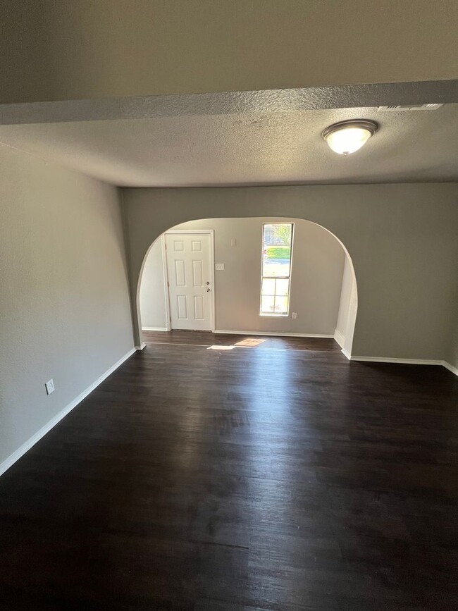 Building Photo - Very Nice! Complete Remodel!