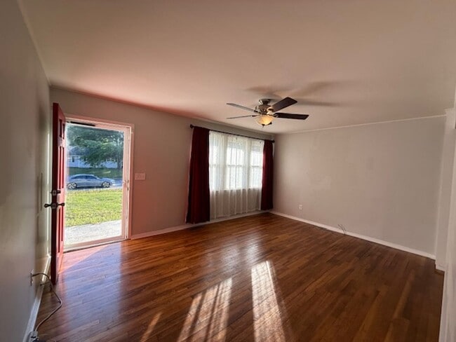 Building Photo - Cozy Home with Character