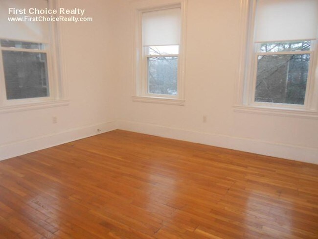 Building Photo - 120 Warren St